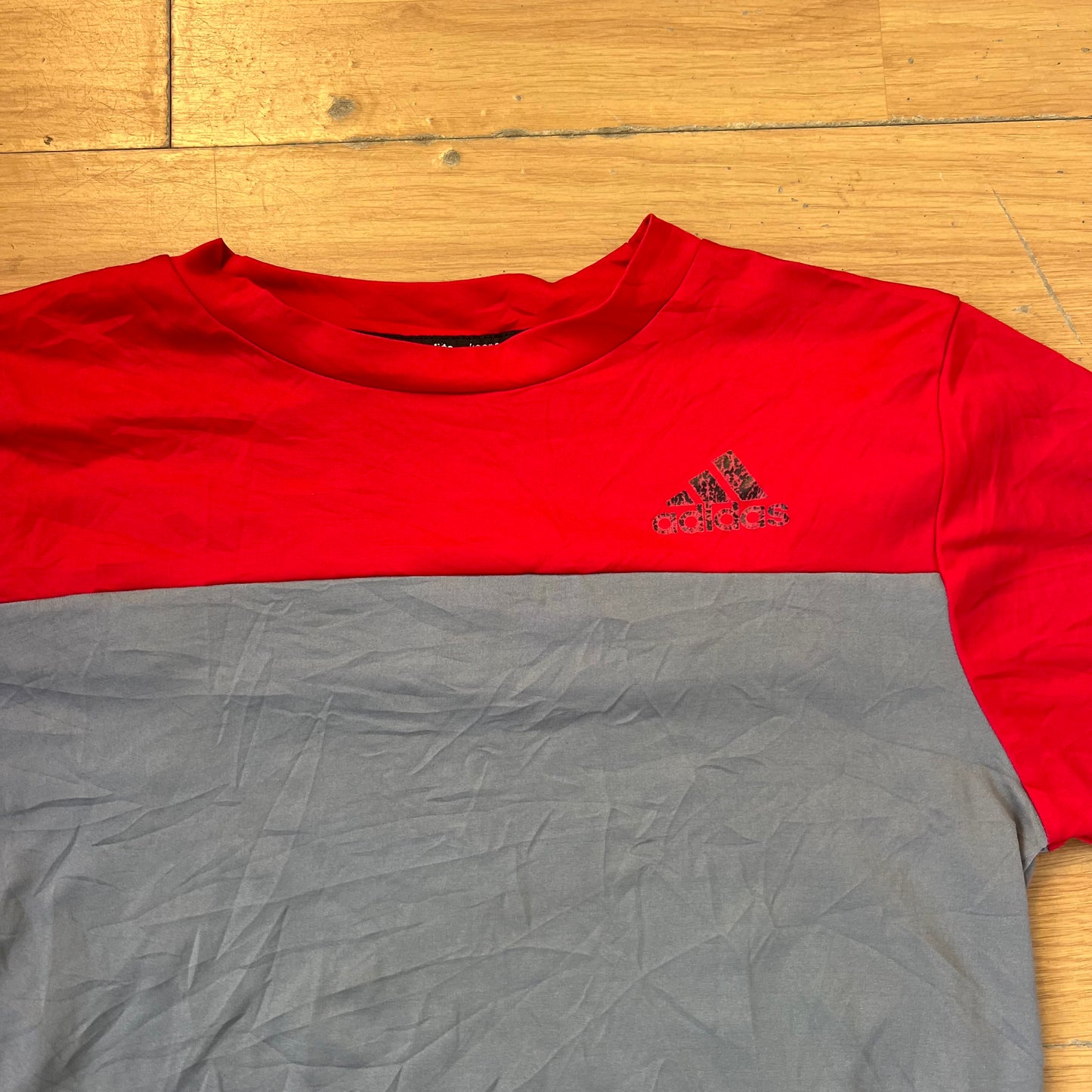 T-shirt gris et rouge - Adidas - Taille S
