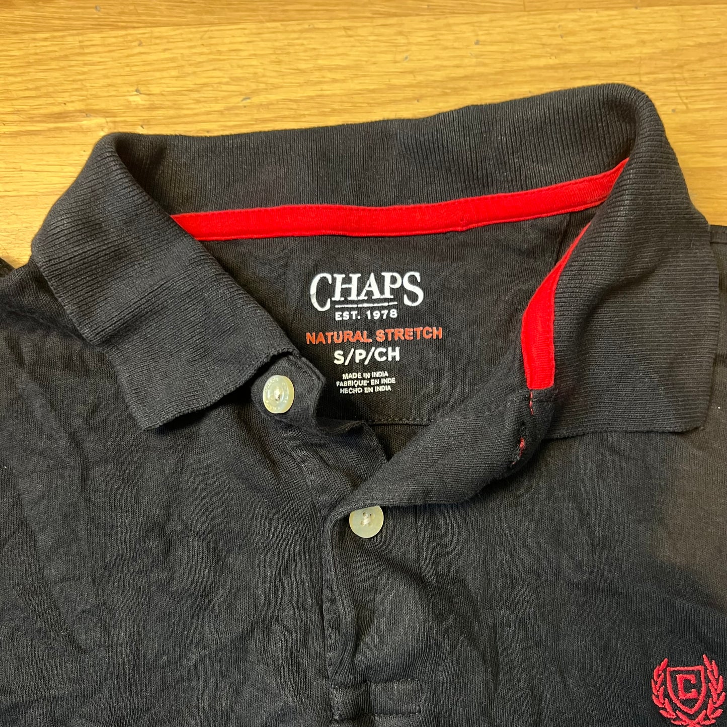 Polo noir avec détails rouges - Chaps - Taille S