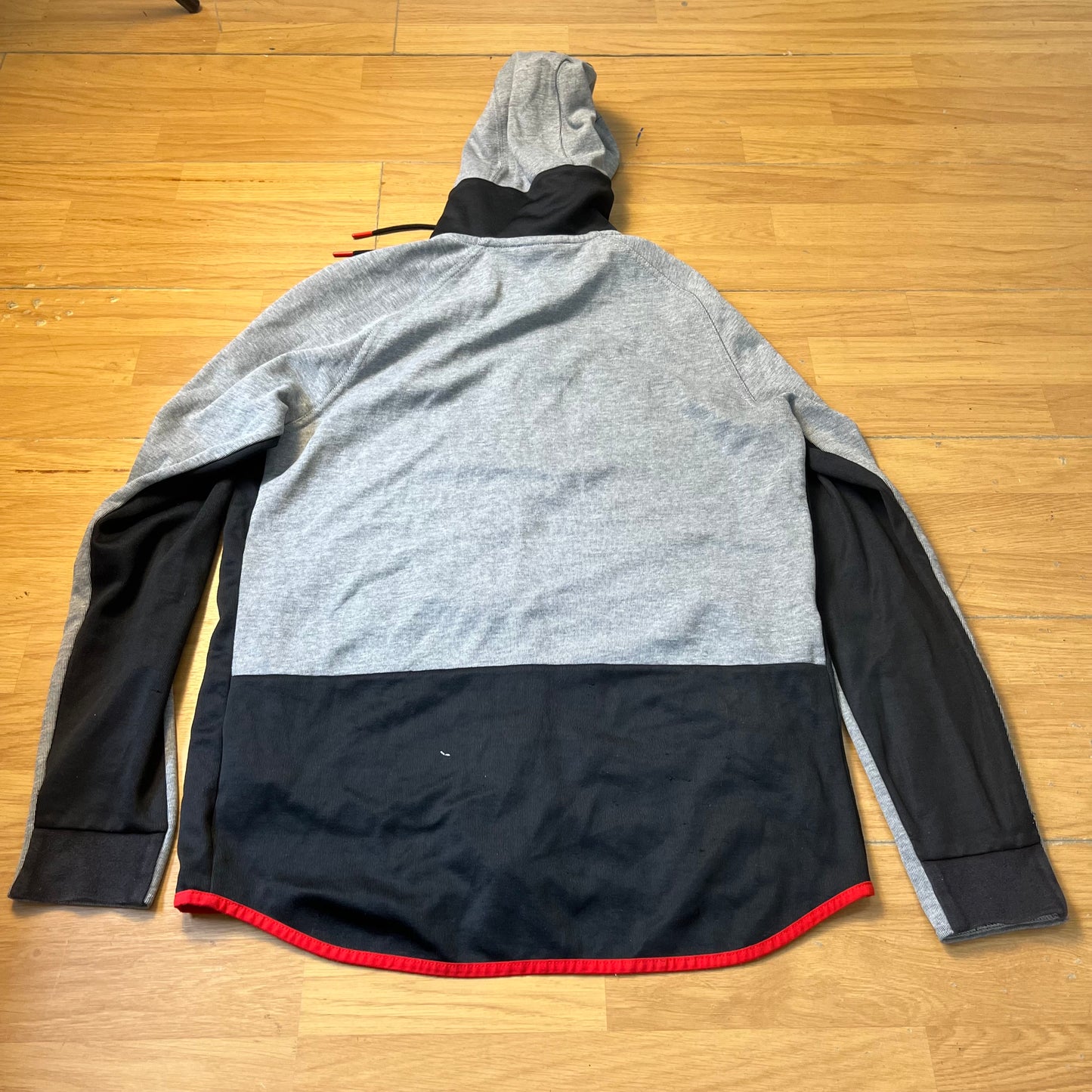 Sweat à capuche zippé gris, noir et rouge - Nike - Taille M