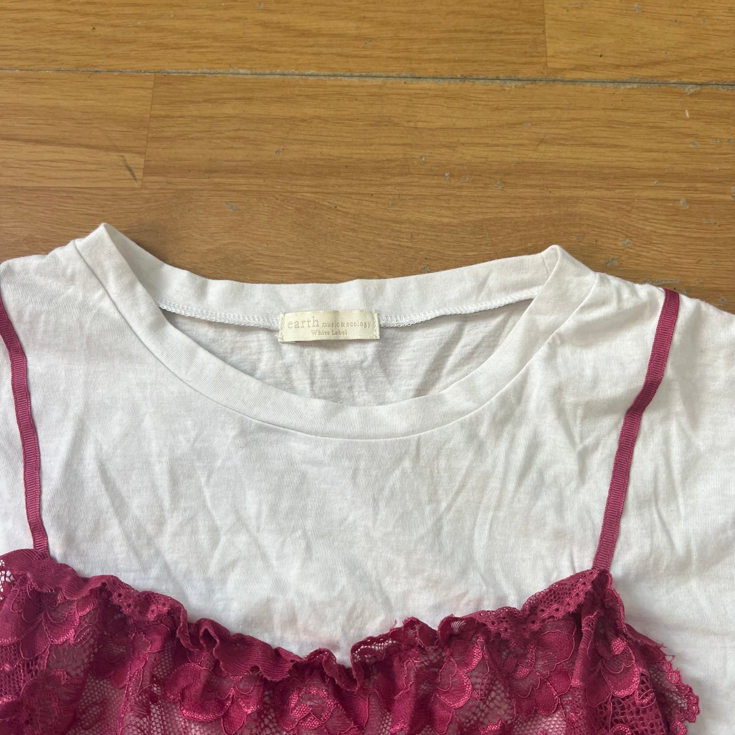 T-shirt blanc avec effet crop top en dentelle rose - Earth Music & Ecology - Taille S by SARLOTTE