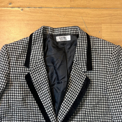 Blazer court pied-de-poule noir et blanc by ZAINAB