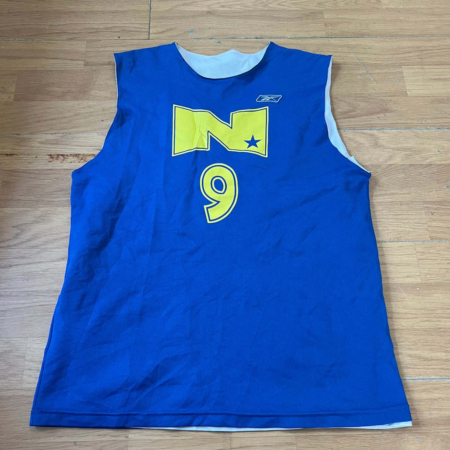 T-shirt basketball bleu et jaune - Reebok - Taille M