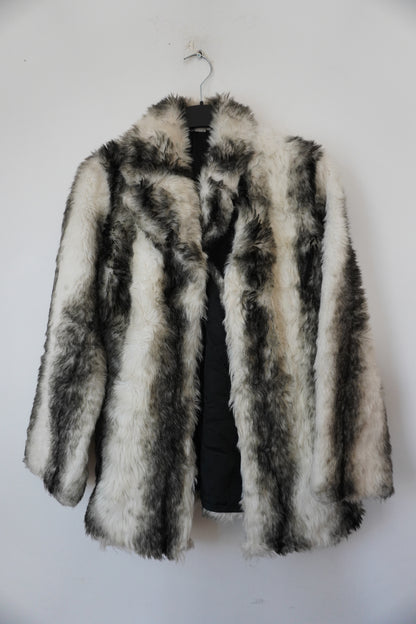Manteau fourrure noir et blanc – Taille – M