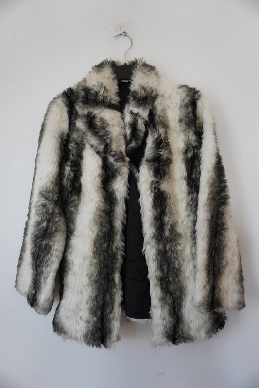 Manteau fourrure noir et blanc – Taille – M
