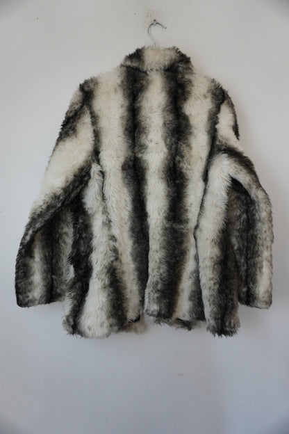Manteau fourrure noir et blanc – Taille – M