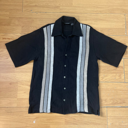 Chemise noire manches courtes avec bandes blanches - Taille M by SARLOTTE