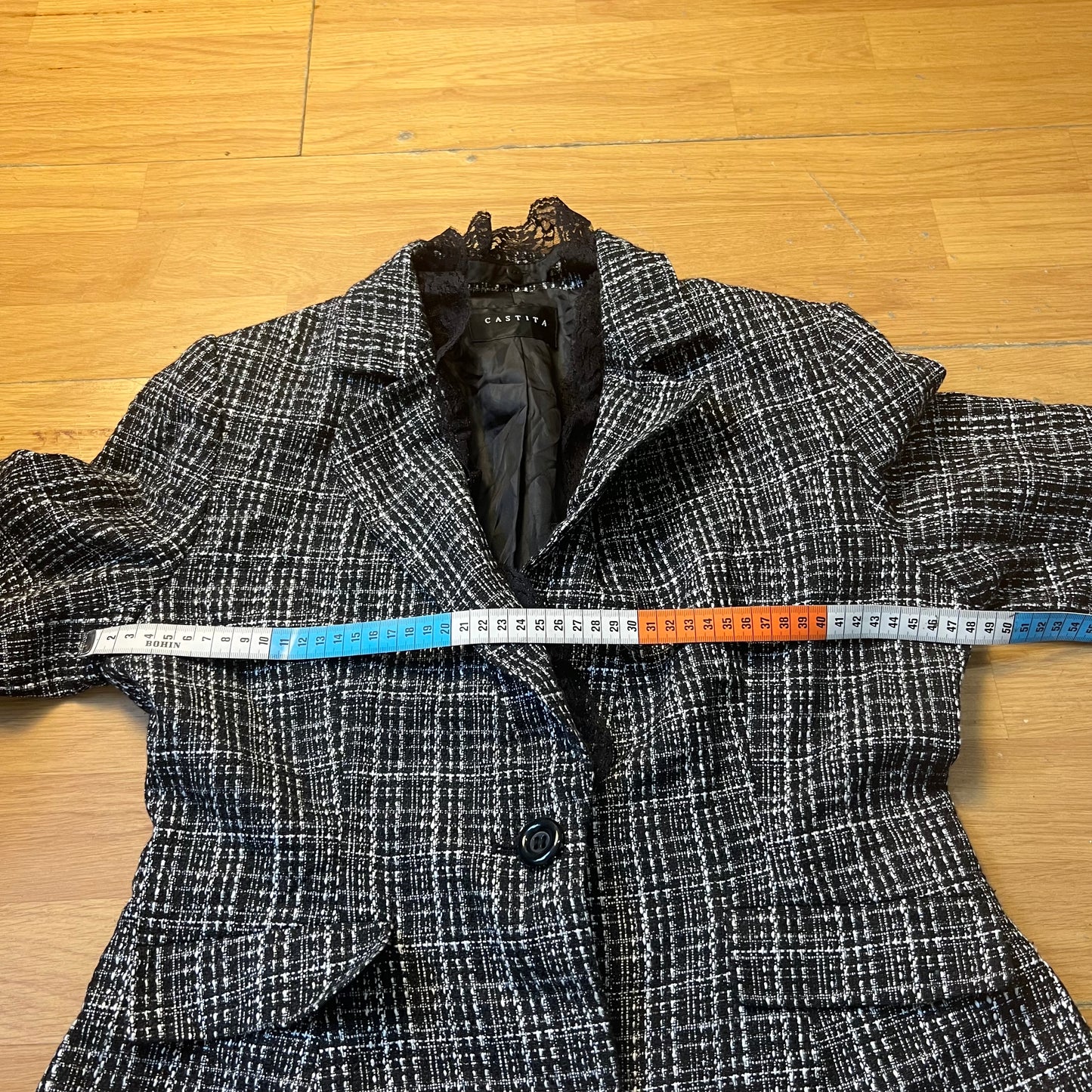 Blazer court noir et blanc - Castita by ZAINAB