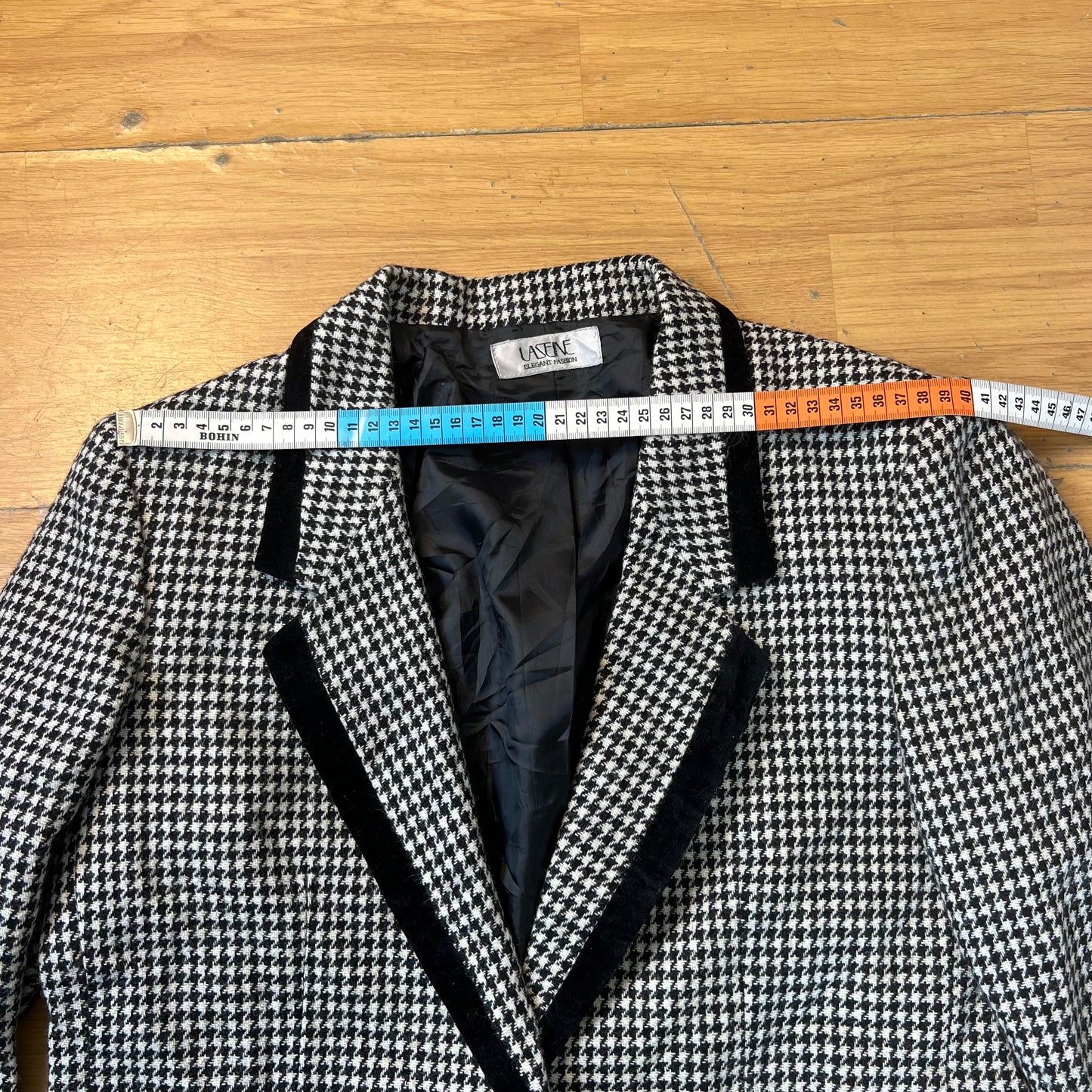 Blazer court pied-de-poule noir et blanc by ZAINAB