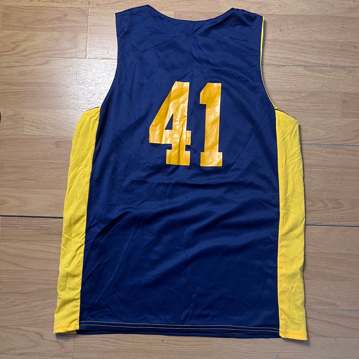 Maillot de basketball jaune et bleu foncé – Taille – L