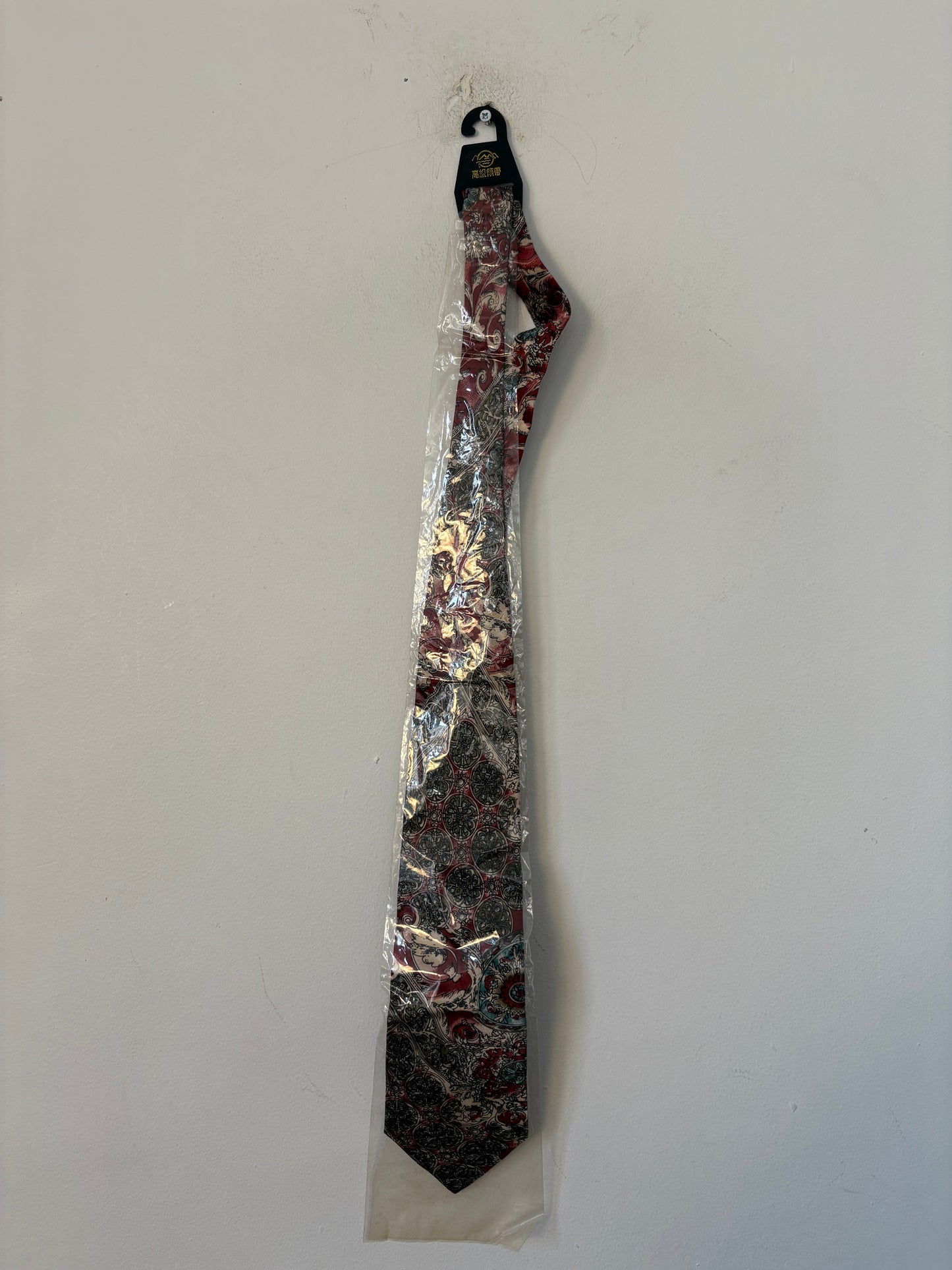 Cravate rouge à motif floral – By Iasmine