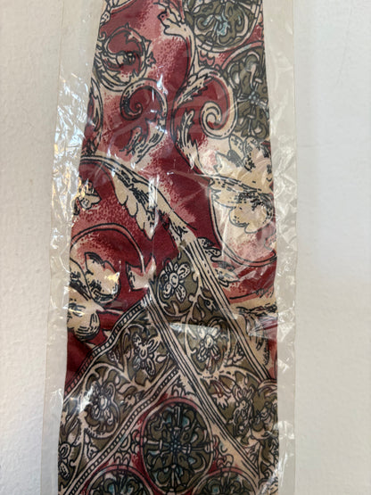 Cravate rouge à motif floral – By Iasmine